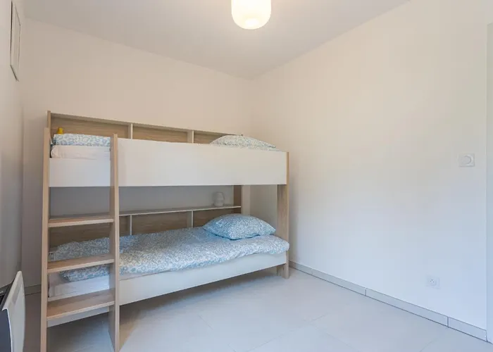 Apartment 151 Bay Street-2 By Interhome